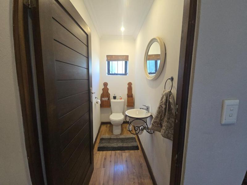 To Let 5 Bedroom Property for Rent in Lochnerhof Western Cape